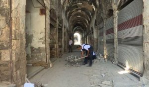 Defiguré par la guerre, le souk de Homs en reconstruction
