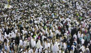 Pèlerinage à La Mecque: les fidèles affluent à la Kaaba