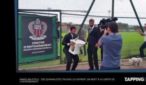 Mario Balotelli : Des journalistes italiens lui offrent un bidet à la sortie de l'entraînement