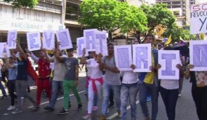 Venezuela: casseroles en main, l'opposition exige le référendum