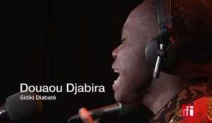 Sidiki Diabaté chante "Douaou djabira" dans Couleurs tropicales(1)