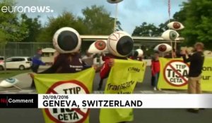 Des militants de Greenpeace manifestent contre TISA