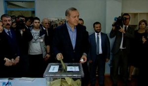 Turquie : le parti d'Erdogan remporte les législatives