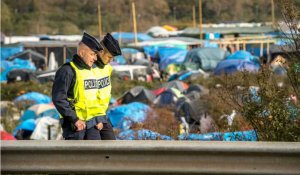 Nouveaux affrontements entre policiers et migrants à Calais