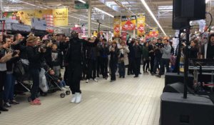 Maître Gims à Carrefour à Nantes