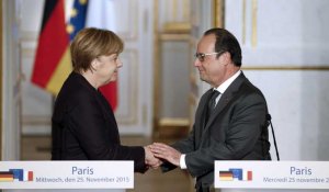 Hollande appelle l'Allemagne à s'engager davantage contre l'EI