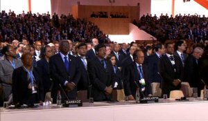 COP21: minute de silence des chefs d'Etat