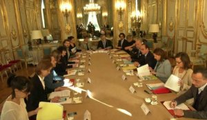 COP21: Hollande reçoit 14 représentants d'ONG à l'Elysée