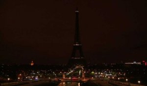 Tour Eiffel en deuil au lendemain des attentats