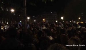Chants et slogans interrompus par un mouvement de panique Place de la République