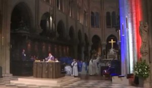L'hommage aux victimes des attentats à Notre-Dame