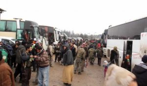 Alep reprise par le régime, derniers rebelles évacués