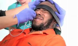 Vidéo choc : Par solidarité avec les détenus de Guantanamo, Mos Def teste l'alimentation forcée
