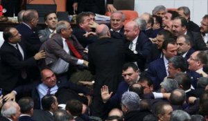 Une violente bagarre éclate entre les députés turcs