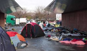 Démantèlement d'un campement de migrants à Saint-Denis