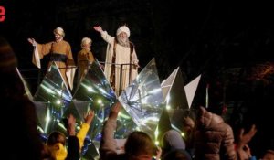 Les Rois mages défilent dans les rues de Madrid pour l'Épiphanie
