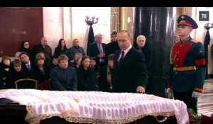 Grande cérémonie en hommage au diplomate russe assassiné