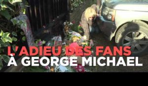 Hommages de fans devant la résidence londonienne de George Michael