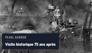 Le premier ministre japonais rend une visite historique à Pearl Harbor en compagnie de Barack Obama