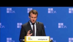 En Guadeloupe, Emmanuel Macron se lâche sur du zouk