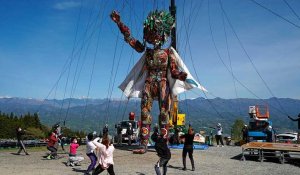 JO Tokyo : MOCCO, la marionnette géante prend vie