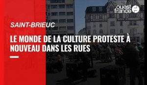 VIDÉO. Le monde de la culture défile dans les rues de Saint-Brieuc