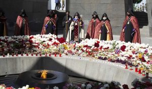 À Erevan, des bougies et des fleurs pour commémorer le génocide