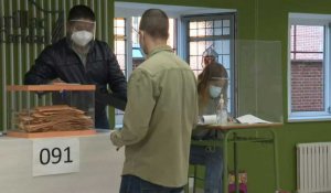 Espagne: derniers votes pour les élections régionales à Madrid