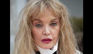 Arielle Dombasle complètement dévastée : son acolyte est décédé à l'âge de 50 ans, les causes de sa mort encore floues...