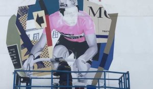 Quatre visages de cyclistes peints par le duo Dr Colors au Vélodrome de Roubaix
