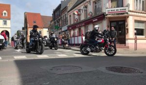 Rassemblement de motos anciennes à Guînes