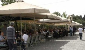Grèce: réouverture des terrasses de cafés et restaurants, après six mois de fermeture