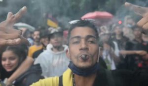 Des centaines de personnes pour la légalisation du cannabis dans les rues de Medellin
