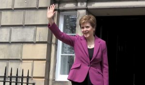 Ecosse : victorieuse, Nicola Sturgeon arrive à sa résidence d'Edimbourg