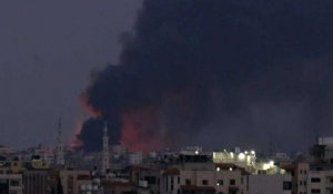 Gaza: colonne de fumée noire causée par un incendie suite à des frappes israéliennes