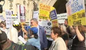 Julian Assange: manifestation devant le tribunal