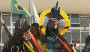 Brésil : des milliers d'indigènes manifestent pour défendre leurs terres