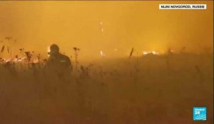 Incendies en Russie : des pompiers secourus après avoir été pris au piège par les flammes
