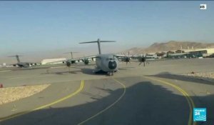 Attentats à l'aéroport de Kaboul : des milliers d'Afghans cherchent toujours à fuir le pays