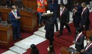 Castillo arrive au parlement péruvien pour sa prise de fonction