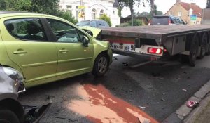 Accident entre deux voitures et un poids lourd à Ardres