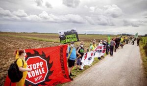 Une chaîne humaine contre le charbon : mobilisation contre une mine dans l'ouest de l'Allemagne