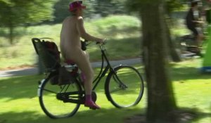 Amsterdam: une parade de cyclistes nus pour sensibiliser à la sécurité routière