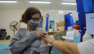 Israël: la campagne de vaccination pour la troisième dose bat son plein