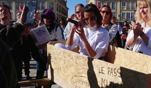 Manif des anti-pass sanitaire à Beauvais : des aides-soignants «enterrent» leur profession