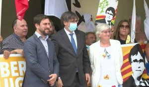 Le leader catalan Puigdemont, réclamé par l'Espagne, quitte le tribunal en Italie