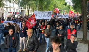 Plusieurs milliers de personnes manifestent pour l'emploi à Paris
