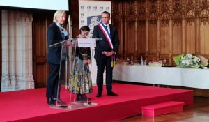 Arras : l’élue Éléonore Laloux, porteuse de trisomie 21, reçoit les insignes de chevalier de l’ordre national du Mérite