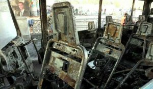 Syrie: un bus militaire calciné suite à un attentat à la bombe à Damas