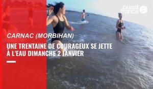 VIDÉO. À Carnac, une trentaine de courageux se jette à l'eau dimanche 2 janvier 
